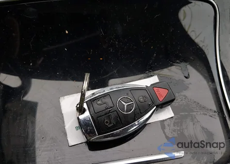 2016 Mercedes-Benz C 300 4Matic z USA, uszkodzony, nr VIN 55SWF4KB1GU103713